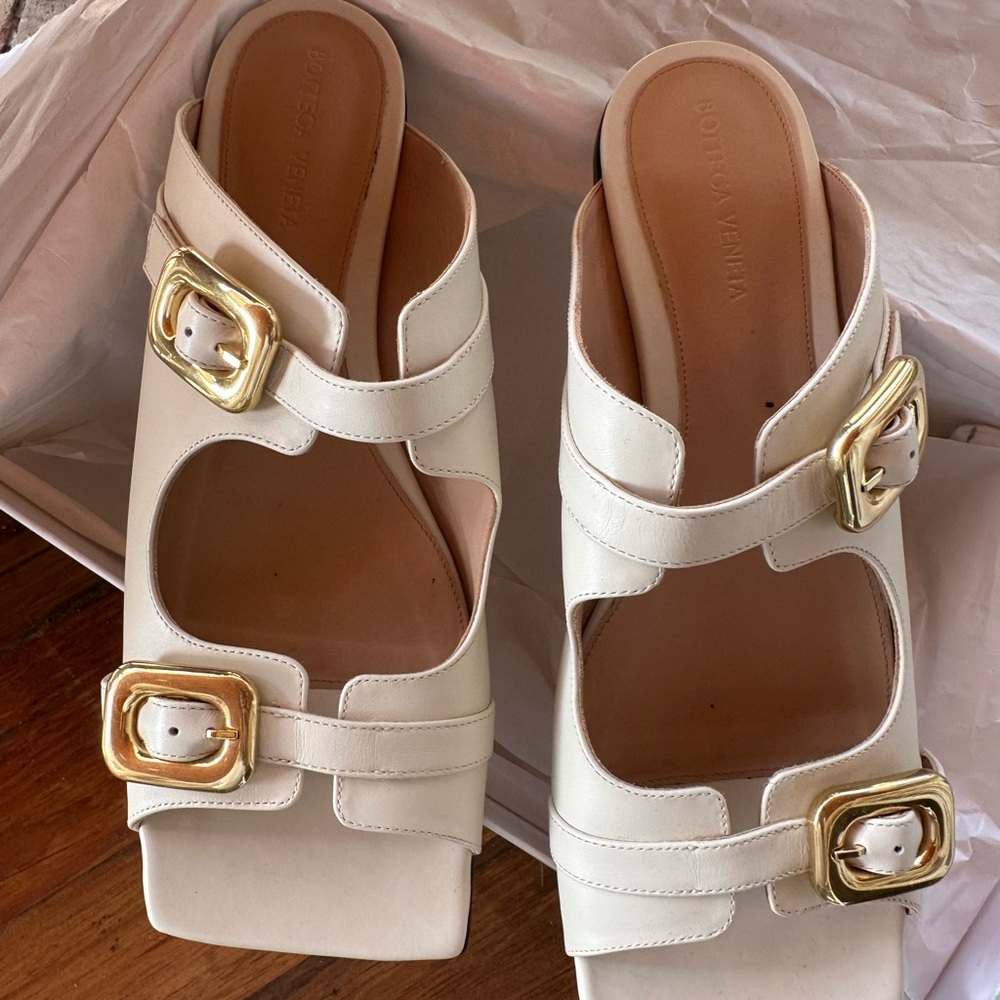Bottega Veneta stretch buckle flat sandal with box, excellent condition $1250
